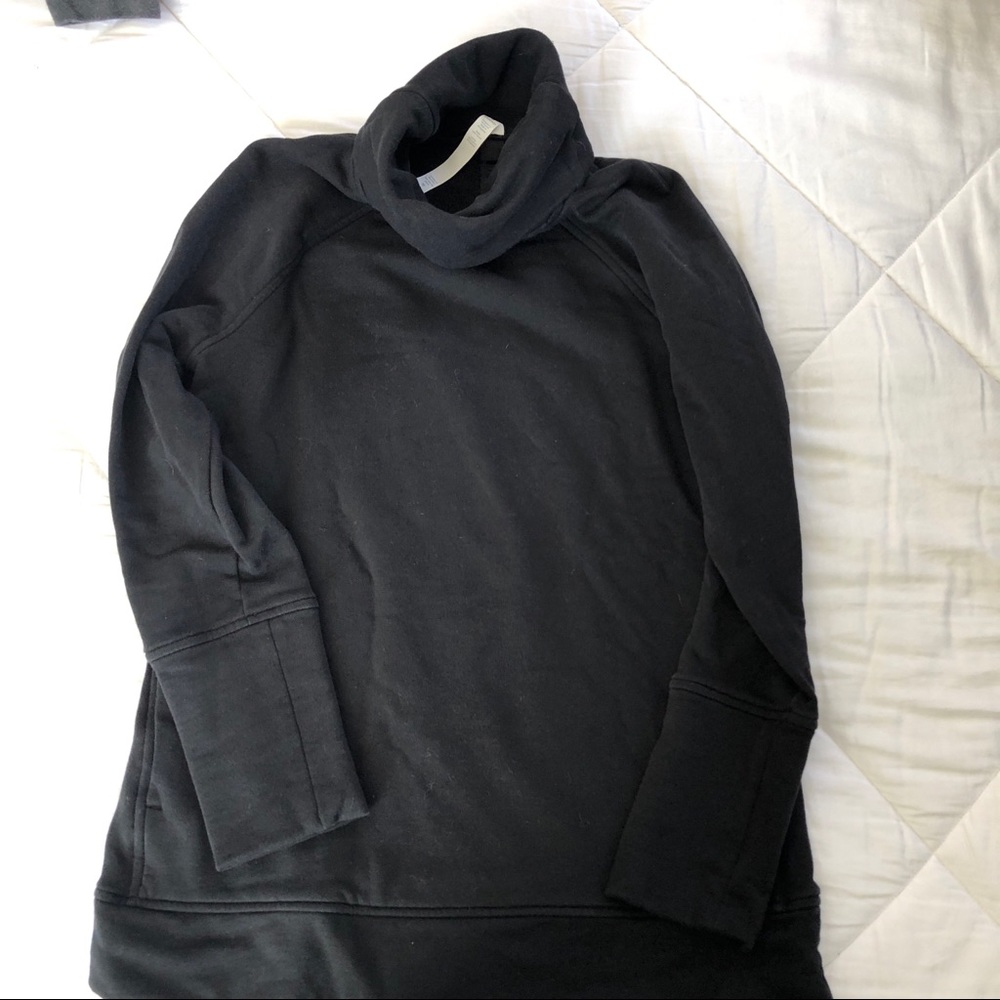 Lululemon black sweatshirt